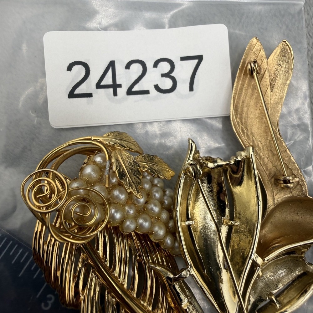 Vintage Brooch Lot Bird Flower Dog Leaf Heart - Picture 12 of 12